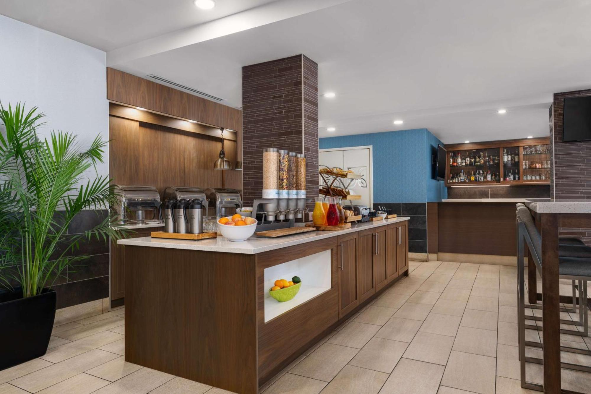 Hilton Garden Inn Calgary Airport Exteriér fotografie