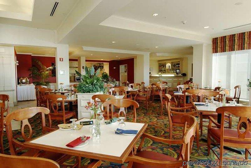 Hilton Garden Inn Calgary Airport Restaurace fotografie